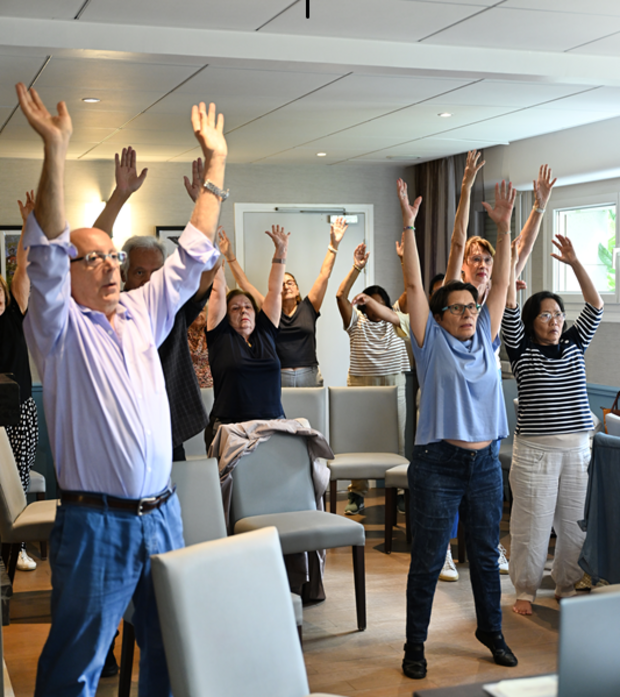 Des seniors faisant du sport avec le CCAS