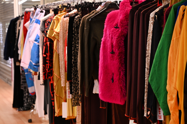 Des vêtements dans la boutique Xuly Bet