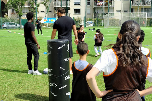des jeunes avec le VAL