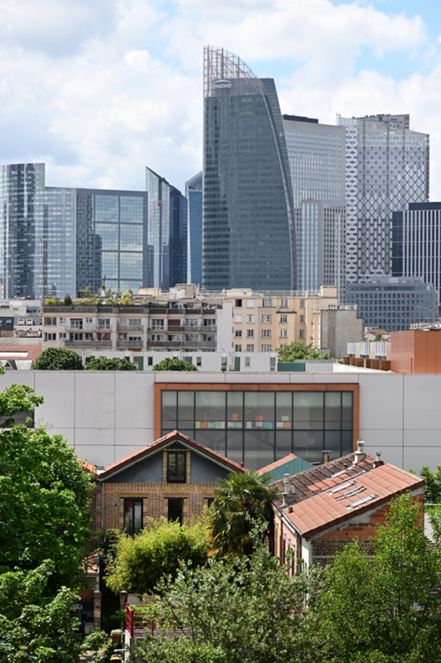 Vue de Courbevoie et au loin, des tours de la Défense