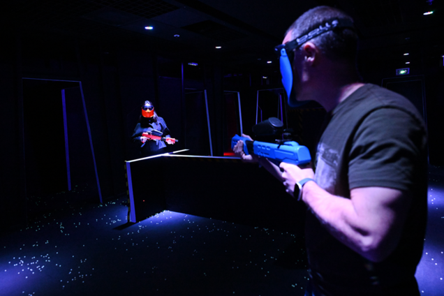 au sein de Laserball